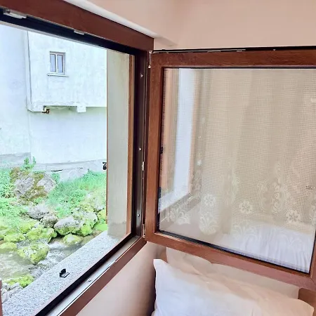 شقة A House Between A Waterfall And A The Enchantment Of نيسّو