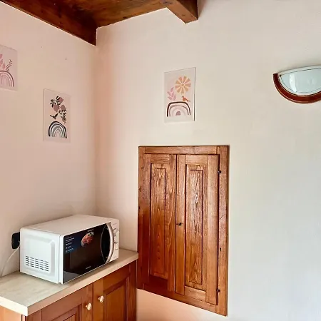 شقة A House Between A Waterfall And A The Enchantment Of