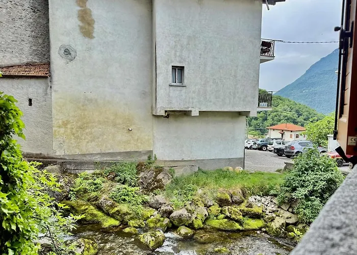 A House Between A Waterfall And A The Enchantment Of 公寓 *