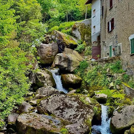 Lägenhet A House Between A Waterfall And A The Enchantment Of Nesso