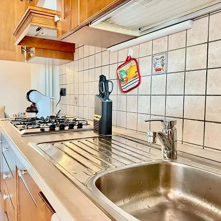 A House Between A Waterfall And A The Enchantment Of Lägenhet *